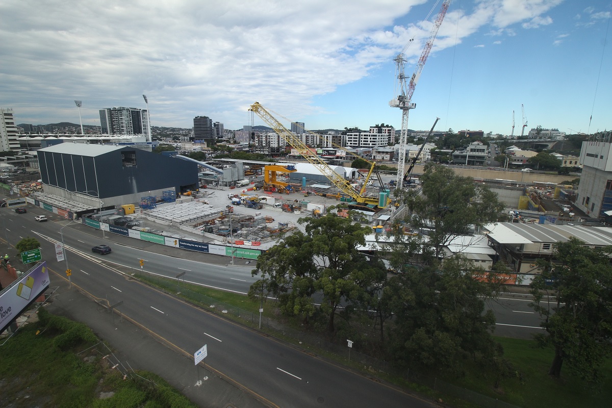 Crawler crane in the Woolloongabba station worksite.